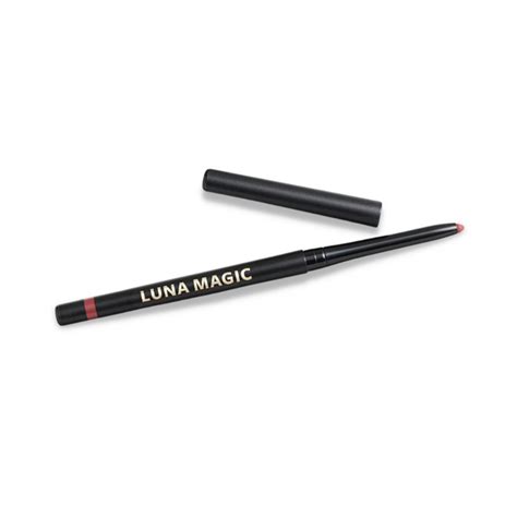The secret to a flawless lip line: the Luna Maagic Lip Liner in Amrocito